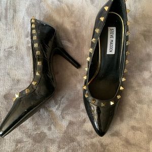 Steve Madden black stud heals